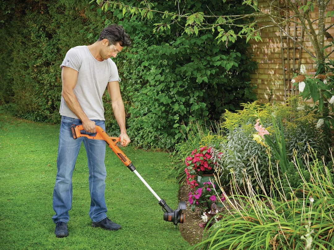 Black+Decker Akku-Rasentrimmer ST182320 (18V 2,0Ah, 25 cm Schnittbreite, AFS Reflex automatische Fad