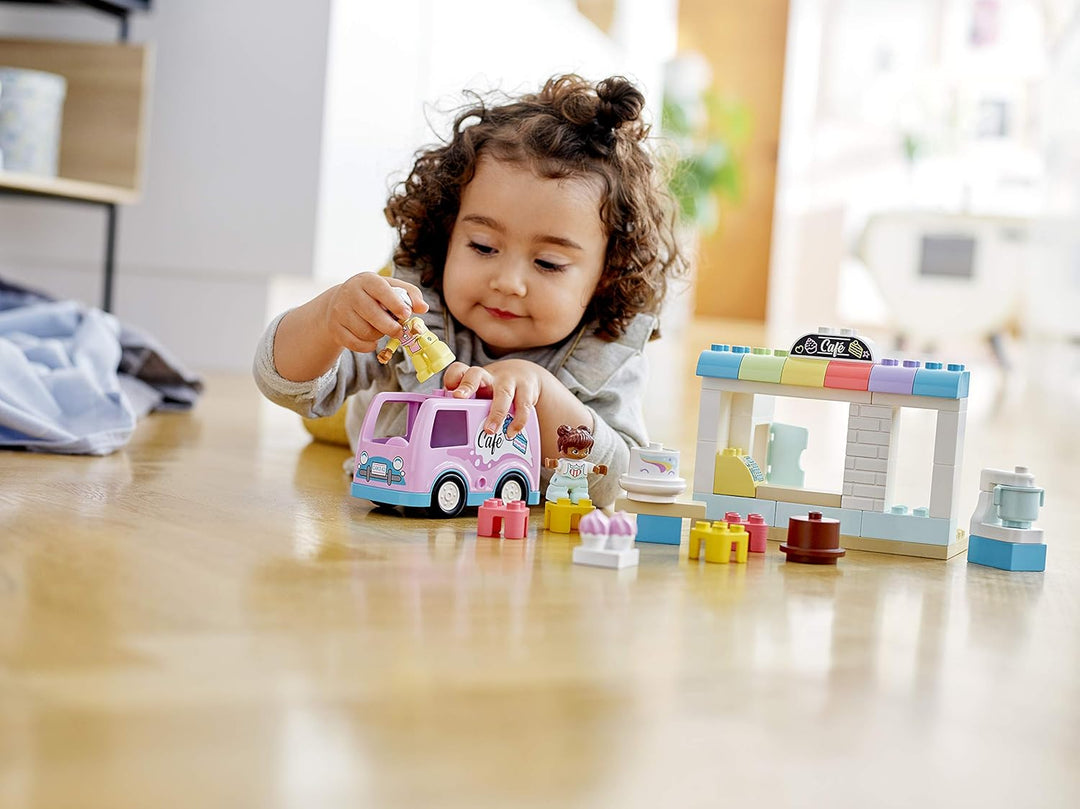 LEGO 10928 DUPLO Tortenbäckerei Spielset mit Café-Wagen, Kuchen und Cupcakes, grosse Bausteine für K