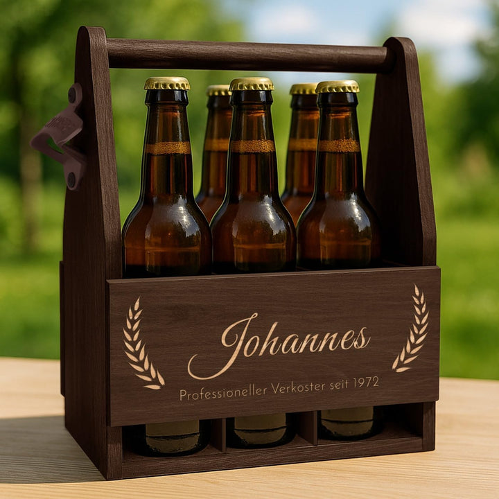 Maverton Bierträger für 6 Flaschen 0,5L + Gravur - Männerhandtasche mit Flaschenöffner - Grösse: 25x