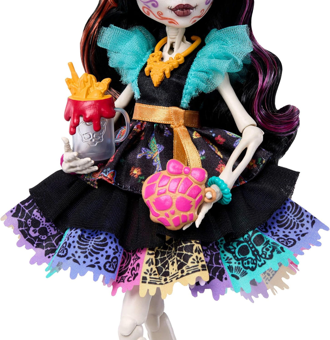 Monster High-Puppe Skelita Calaveras in farbenfrohem Papel-Picado-Kleid mit Hündchen Candelita und 7
