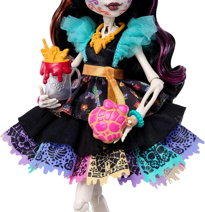 Monster High-Puppe Skelita Calaveras in farbenfrohem Papel-Picado-Kleid mit Hündchen Candelita und 7