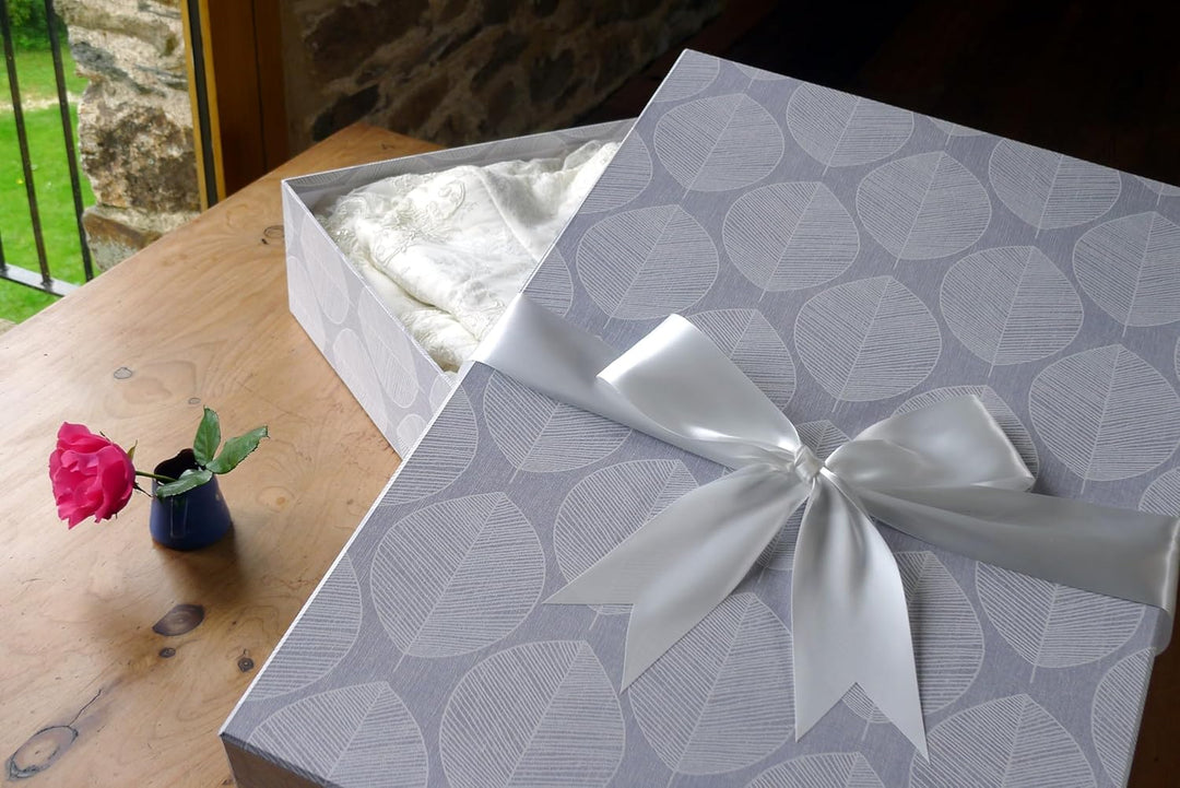 Yours To Keep Klassische Brautkleidbox AUFBEWAHRUNGSKASTEN (Scandi Leaf) 75 x 50 x 15 cm Hochzeitskl