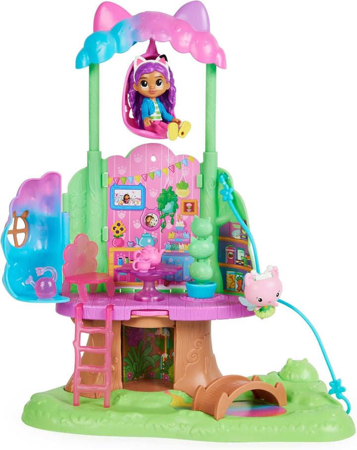 Gabby‘s Dollhouse, Kitty Fees Garten Spielset, verwandelbares Baumhaus mit Lichtern, Gabby & Katzen