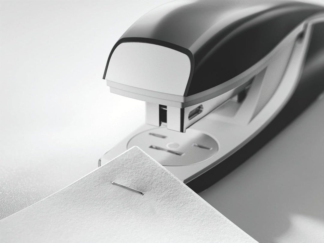 Leitz Büroheftgerät für 30 Blatt, Tacker aus Metall mit Kunststoffelementen, Inkl. 200 Heftklammern,