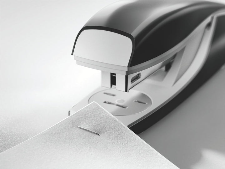 Leitz Büroheftgerät für 30 Blatt, Tacker aus Metall mit Kunststoffelementen, Inkl. 200 Heftklammern,