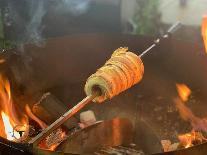 MOESTA-BBQ 19209 - FeuerTüte – Lebensmittelechte Rotisserie-Buchenholzrolle für Baumstriezel - Halte