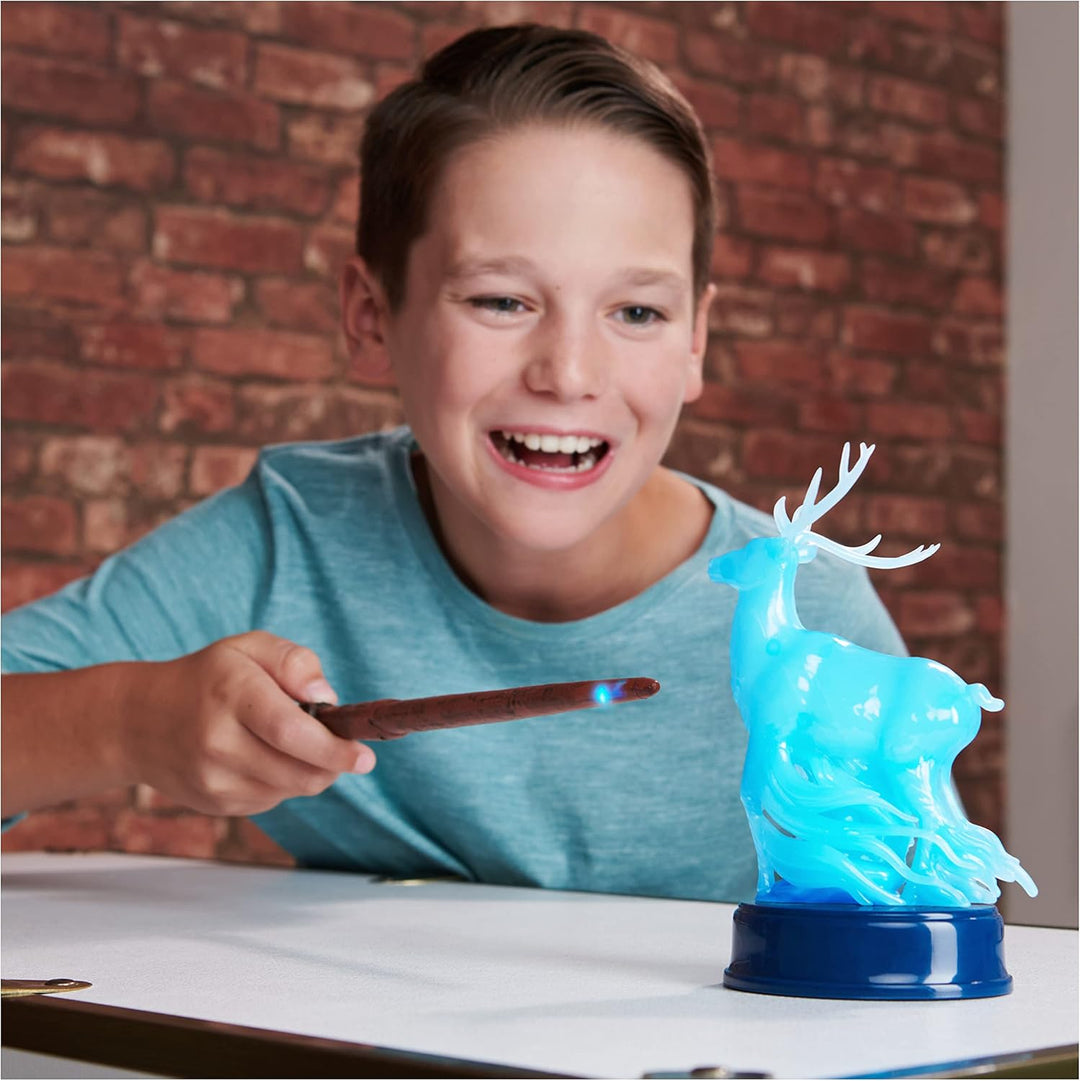 Wizarding World Harry Potter - Interaktiver Zauberstab von Harry Potter mit Patronus-Figur, Licht- u