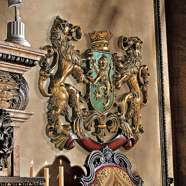 Design Toscano Heraldisches Löwenwappen, Wandfigur Die Pfütze überqueren, Die Pfütze überqueren