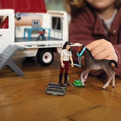 schleich 42439 Mobile Tierärztin mit Hannoveraner Fohlen , für Kinder ab 5-12 Jahren, HORSE CLUB - S