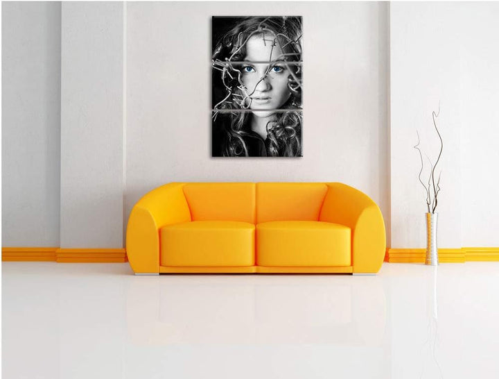 Sexy Girl mit ozeanblauen Augen vor Stacheldraht schwarz/weiss 3-Teiler Leinwandbild 120x80 Bild auf