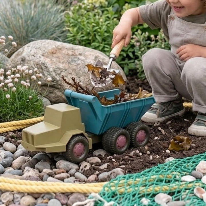 Dantoy Blue Marine Dumper – Muldenkipper aus 100% recyceltem Meeresplastik, Sandspielzeug ab 2 Jahre
