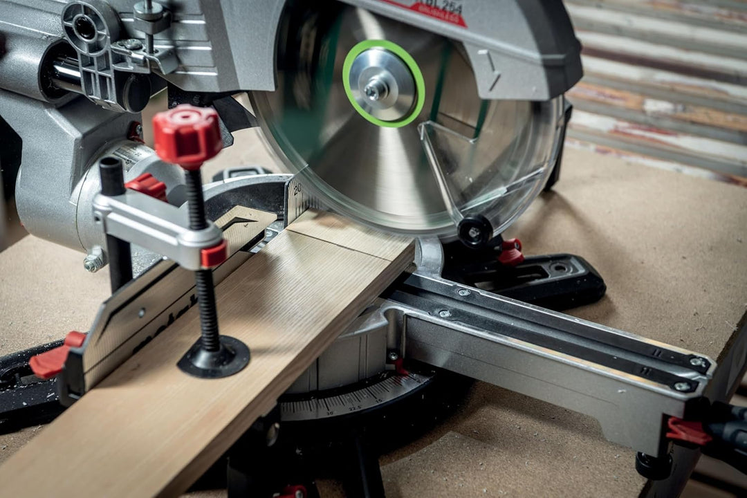 Metabo KGS 18 LTX BL 216 AkkuKappsäge (18V 1x4Ah Li-Power, Ladegerät ASC 55, Karton, mit Zugfunktion