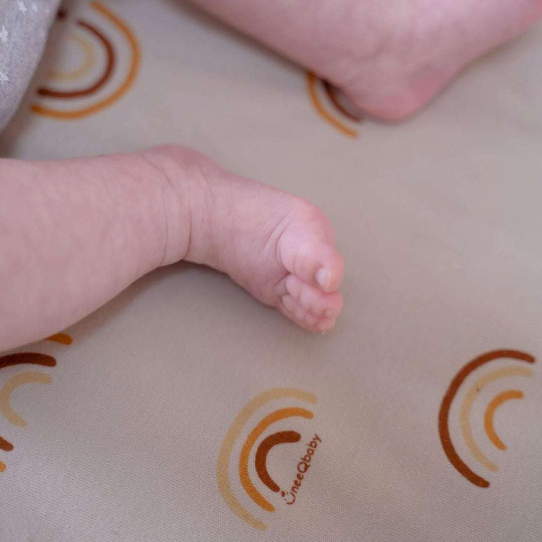 ÜneeQbaby 100% wasserdichter Matratzenschoner, voll ausgestattetes Bettlaken - Bio-Baumwolle, GOTS,