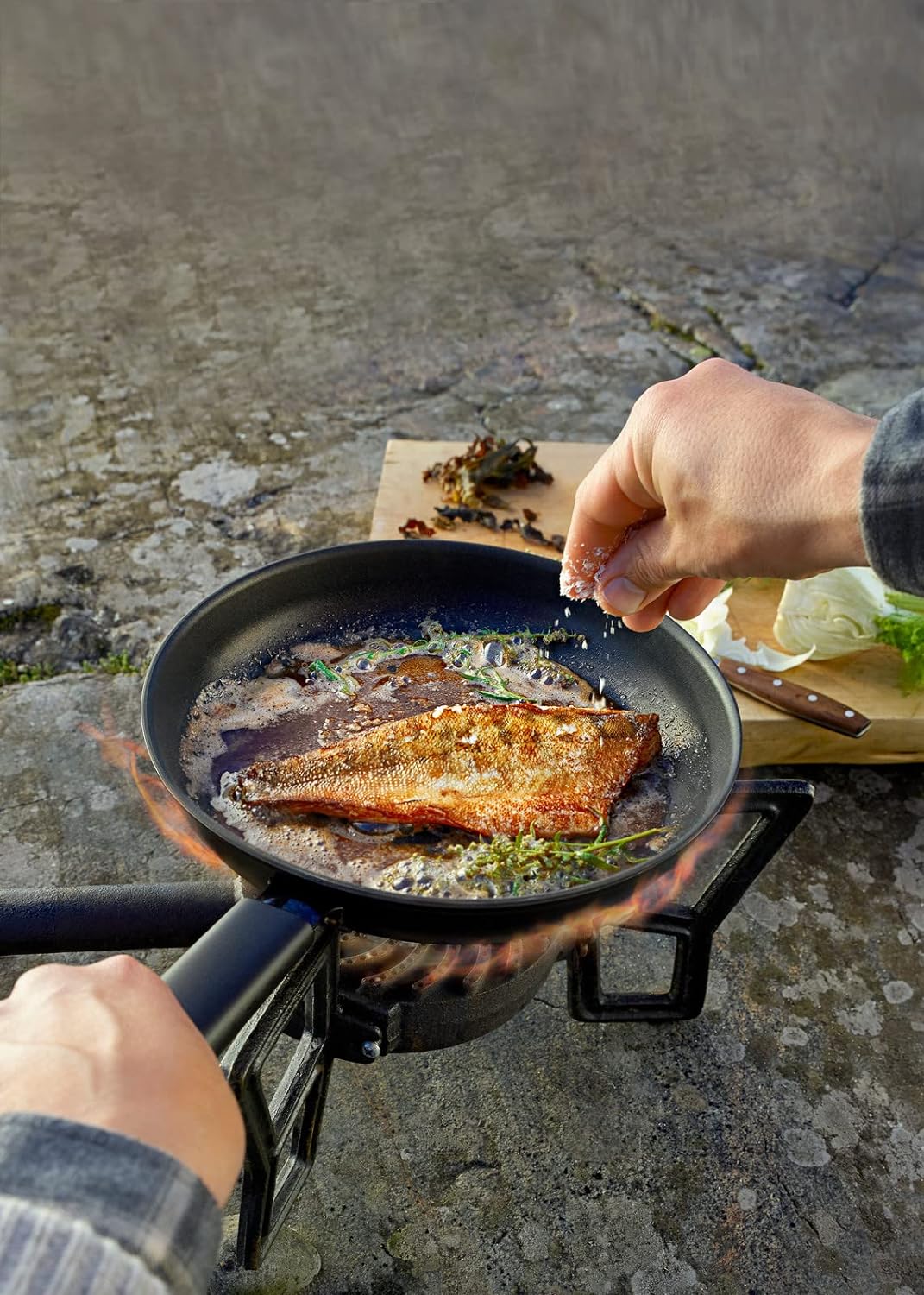 Fiskars Bratpfanne, Ø 24 cm, Für alle Kochfelder geeignet, Aluminium/Kunststoff, Kratzfest, Antihaft