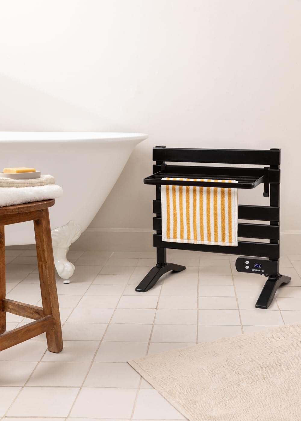 CREATE / WARM Towel Mini 150W / Elektrischer Badheizkörper Schwarz mit Standfüssen und Regal / 52,3x