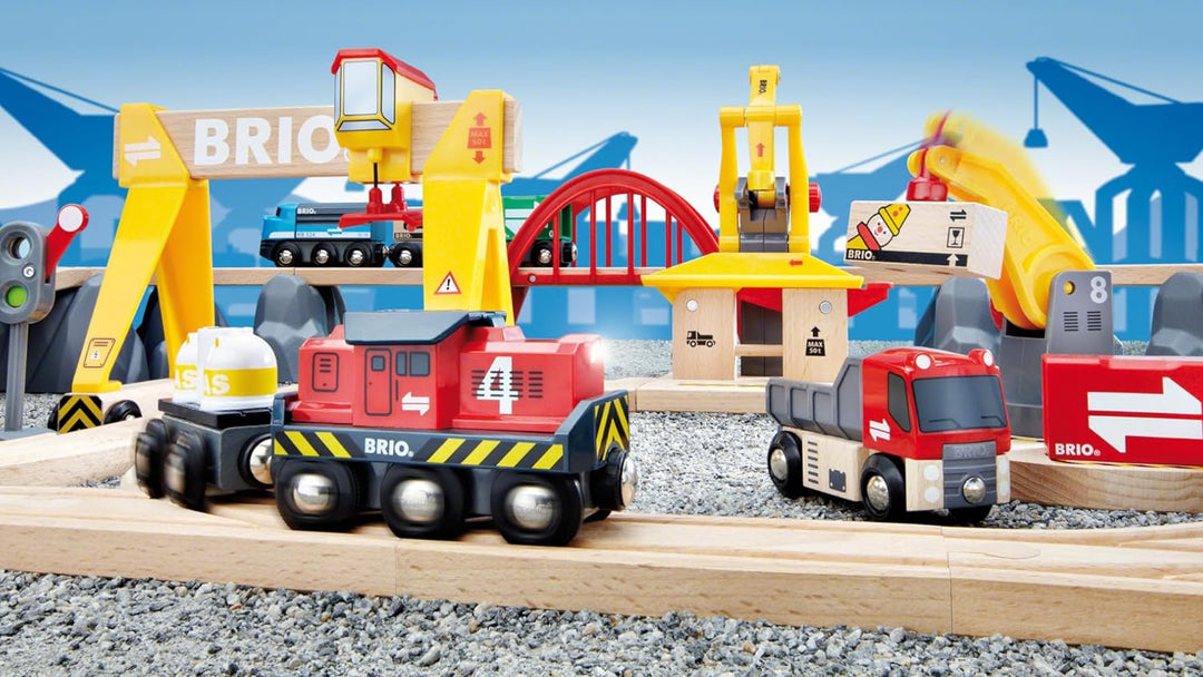 BRIO World 33097 Frachten Set Deluxe - Schienenset mit batteriebetriebener Frachtlok und Eisenbahn Z