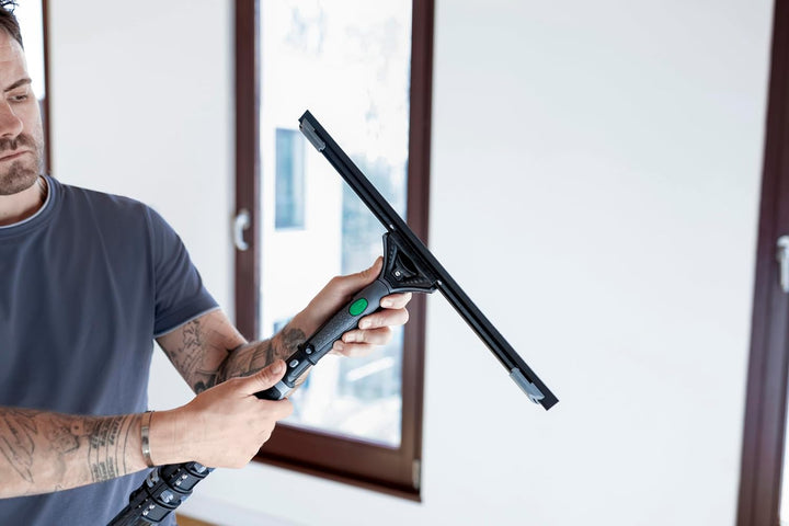 Unger Carbon Teleskopstange Ninja (5,50 m, 4-teilig, Anti-Rutsch Endkappe, kompakt, Fensterreinigung