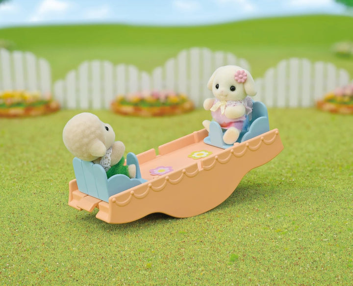 Sylvanian Families - 5744 Erlebniskindergarten Bus Regenbogen - Puppen Spielset