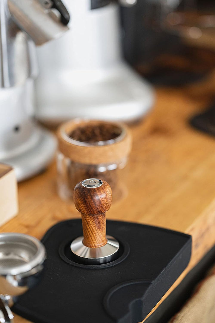 Tamper Set (58 mm) – Edler Barista Espresso-Stempel aus Edelstahl und formfeiner Rosenholzgriff inkl