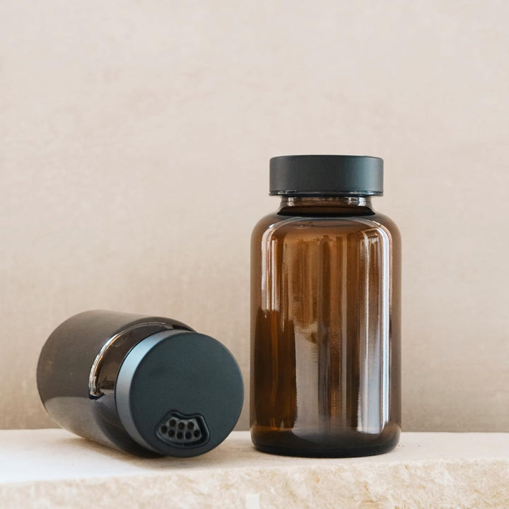 12 Stück Gewürzgläser – Premium Gewürzglas aus Braunglas | Gewürzstreuer Set | Gewürzdosen mit Decke