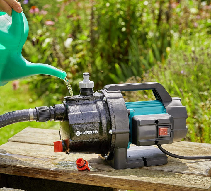 Gardena Gartenpumpe 3700/4 Basic: Bewässerungspumpe mit 3700 l/h Fördermenge & Pumpen-Anschlusssatz: