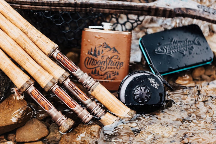 Moonshine Rod Co. The Drifter II Series Fliegenfischrute mit Tragetasche und extra Rutenspitze 3WT-