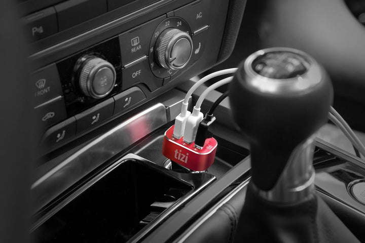 equinux tizi Turbolader 3X MEGA (7,2A, Monza Rot Edition), 3-Fach USB-Auto-Ladegerät mit hochwertige