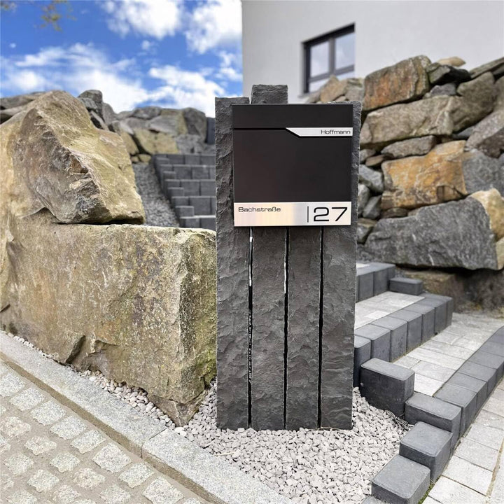 Metzler moderner Briefkasten Schwarz matt personalisiert mit Edelstahl-Namensschild, RAL9005 Tiefsch