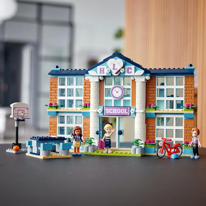 LEGO 41682 Friends Heartlake City Schule, Spielzeug ab 6 Jahre für Mädchen und Jungen mit Mini Puppe