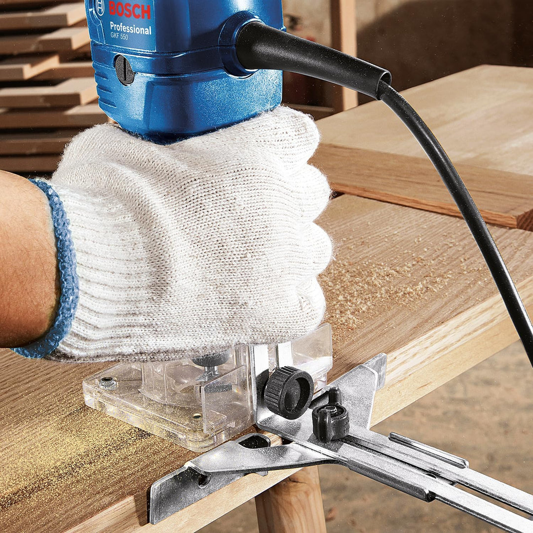 Bosch Professional Kantenfräse GKF 550 (inkl. Parallelanschlag, Rollenführung, Grau, 2x Schraubensch