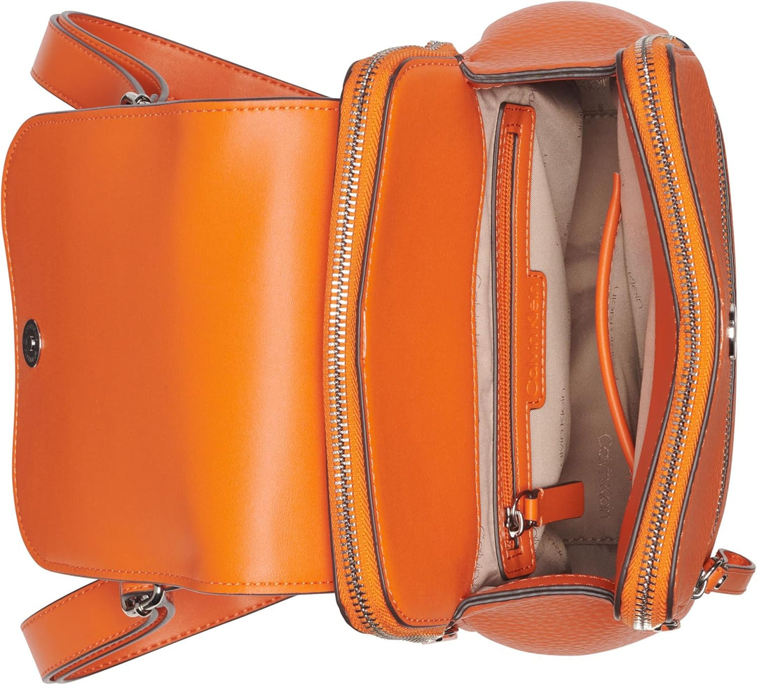 Calvin Klein Damen Elaine Bubble Lamb Novelty Key Item Flap Backpack Rucksack Mandarin, Mandarin