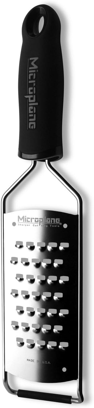Microplane Gourmet Serie 45000 - Küchenreibe extra grob 45008 + Fingerschutz 45057 (Edelstahl, silve