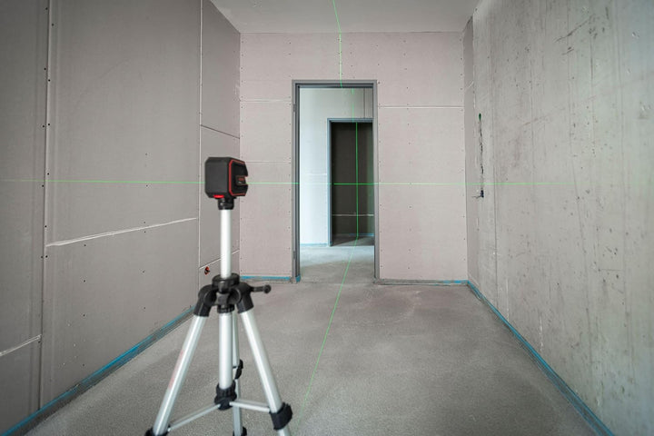 SOLA X2 GREEN Kreuzlinienlaser grün, Linienlaser für Innenausbau &amp; Trockenbau, Laser Messgerät mit s