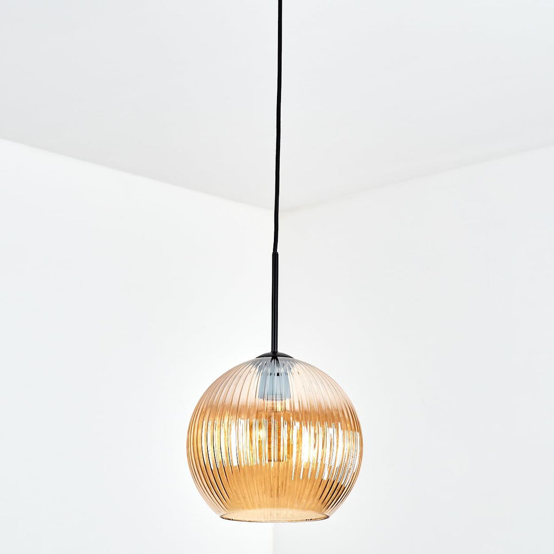 HOFSTEIN Hängeleuchte Koyoto, 1-flammige Hängelampe aus Metall/Riffelglas in Schwarz/Bernstein, mode