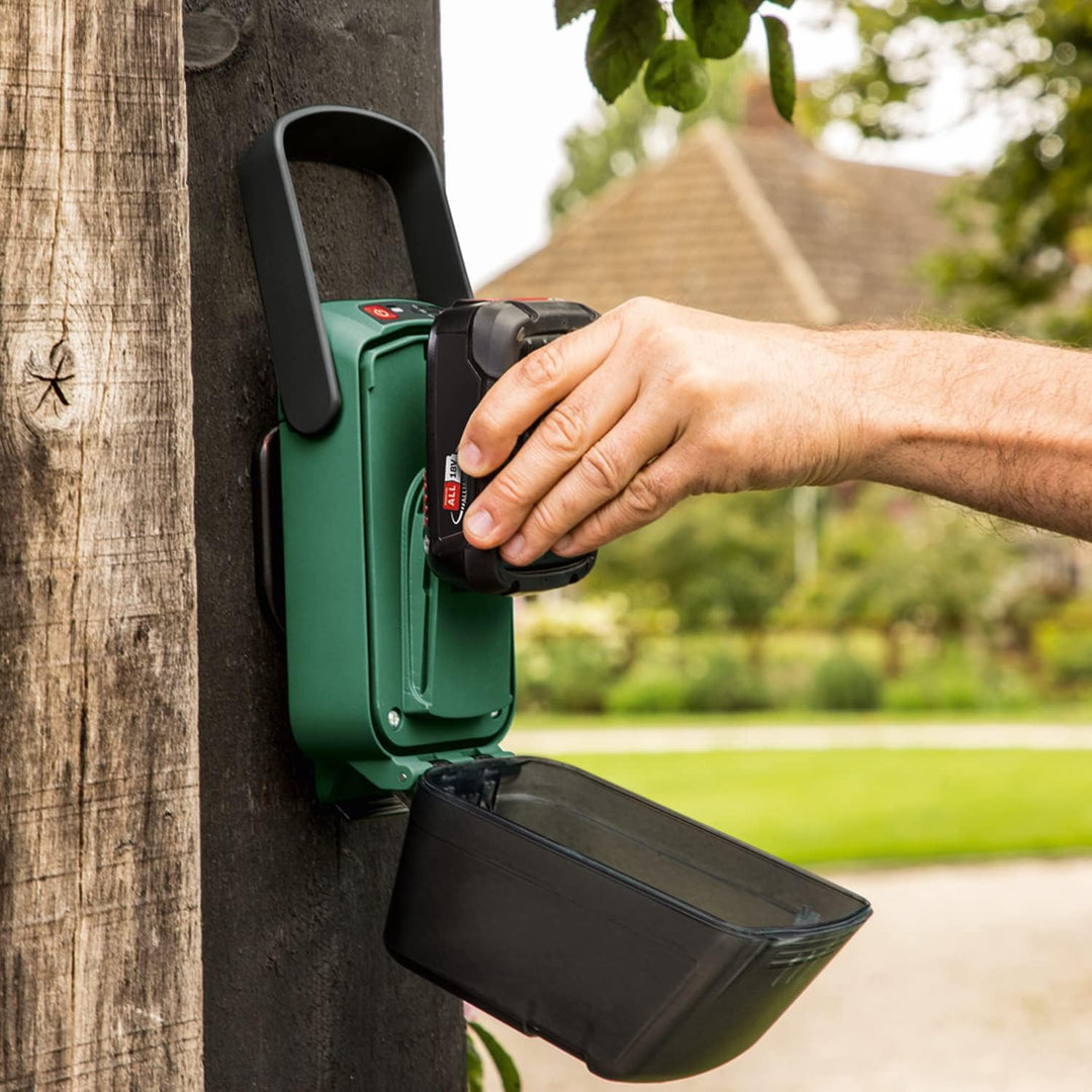 Bosch GardenPump 18V-2000 Tauchpumpe mit Akku und Ladegerät | Für offene Regenwassertanks und Tanks