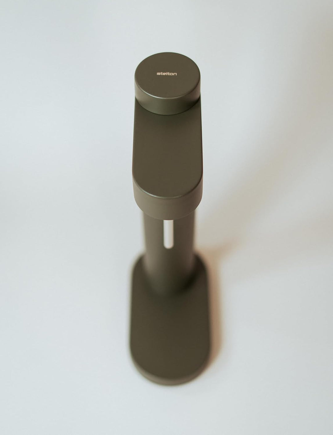 Stelton Brus Wassersprudler mit Flasche, Premium Carbonator für Wasser mit CO2 - Einstellbare Sprude
