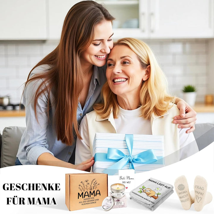 Muttertagsgeschenk Set für Mama – Kuscheldecke mit Spruch „Mama lädt auf“, Duftkerze, Socken, Grussk
