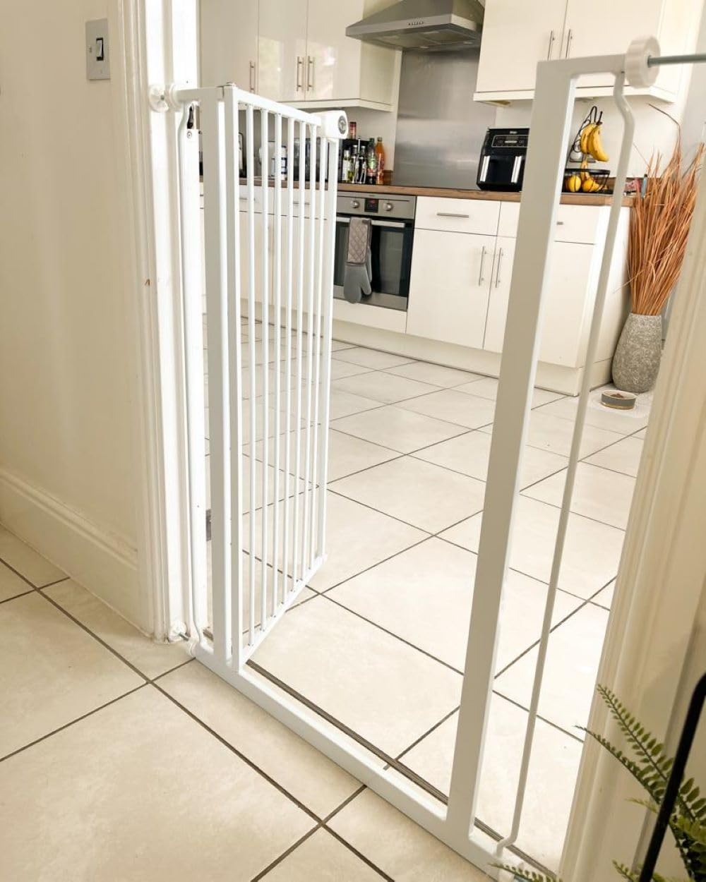 Bettacare Extra hohes Druckmontierte Premium Haustiergitter, 68.5cm - 75cm, Weiss, Druckmontierte Tr
