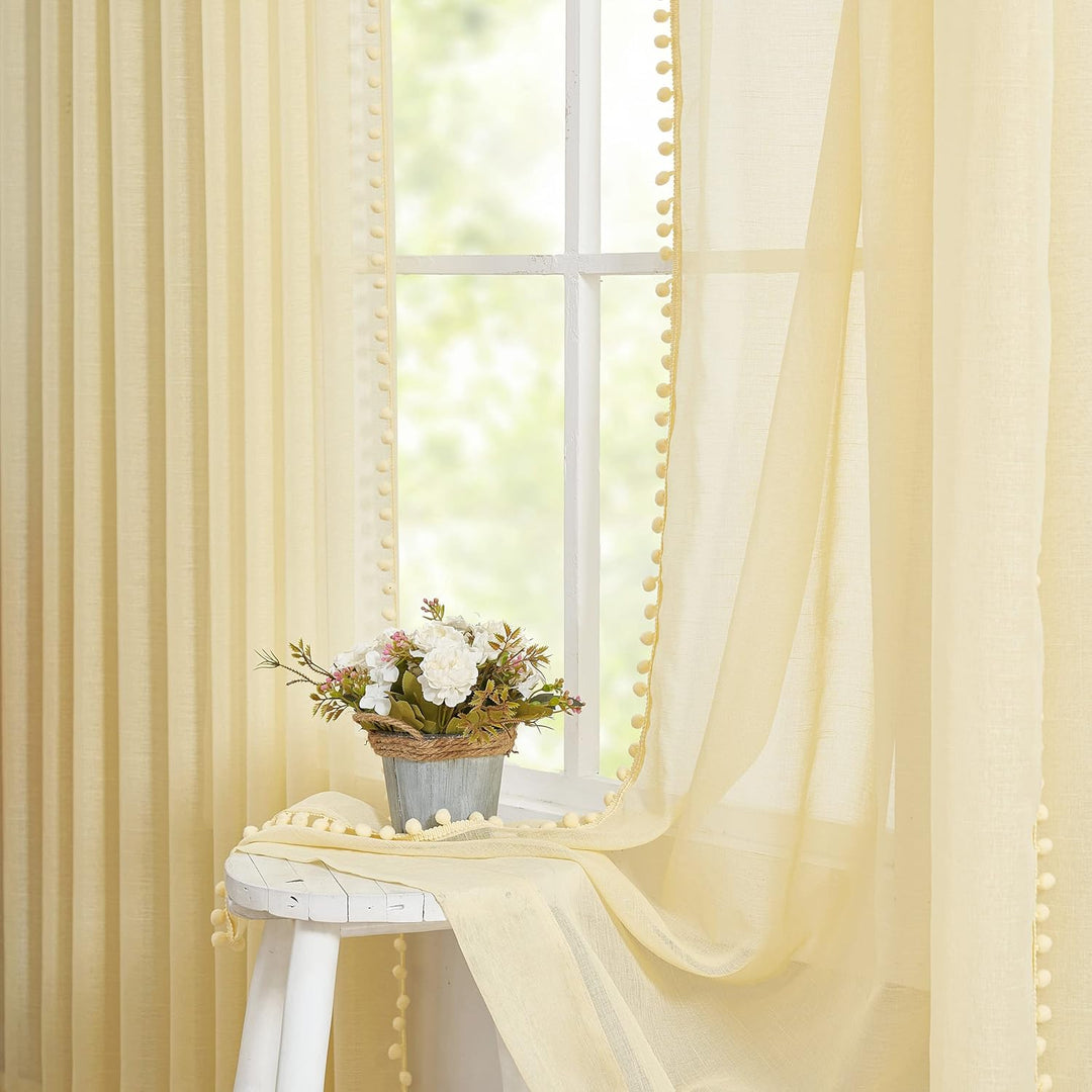 Treatmentex Boho-Gardinen aus transparentem Voile, mit Pompons und Quasten verziert, Ösenvorhang f