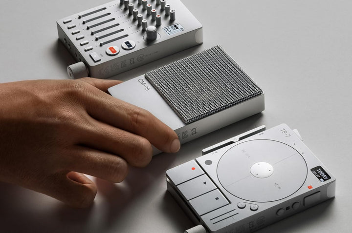 Teenage Engineering cm–15 (Tragbares Feldmikrofon, USB-C Audiointerface, Bluetooth, integrierter Akk