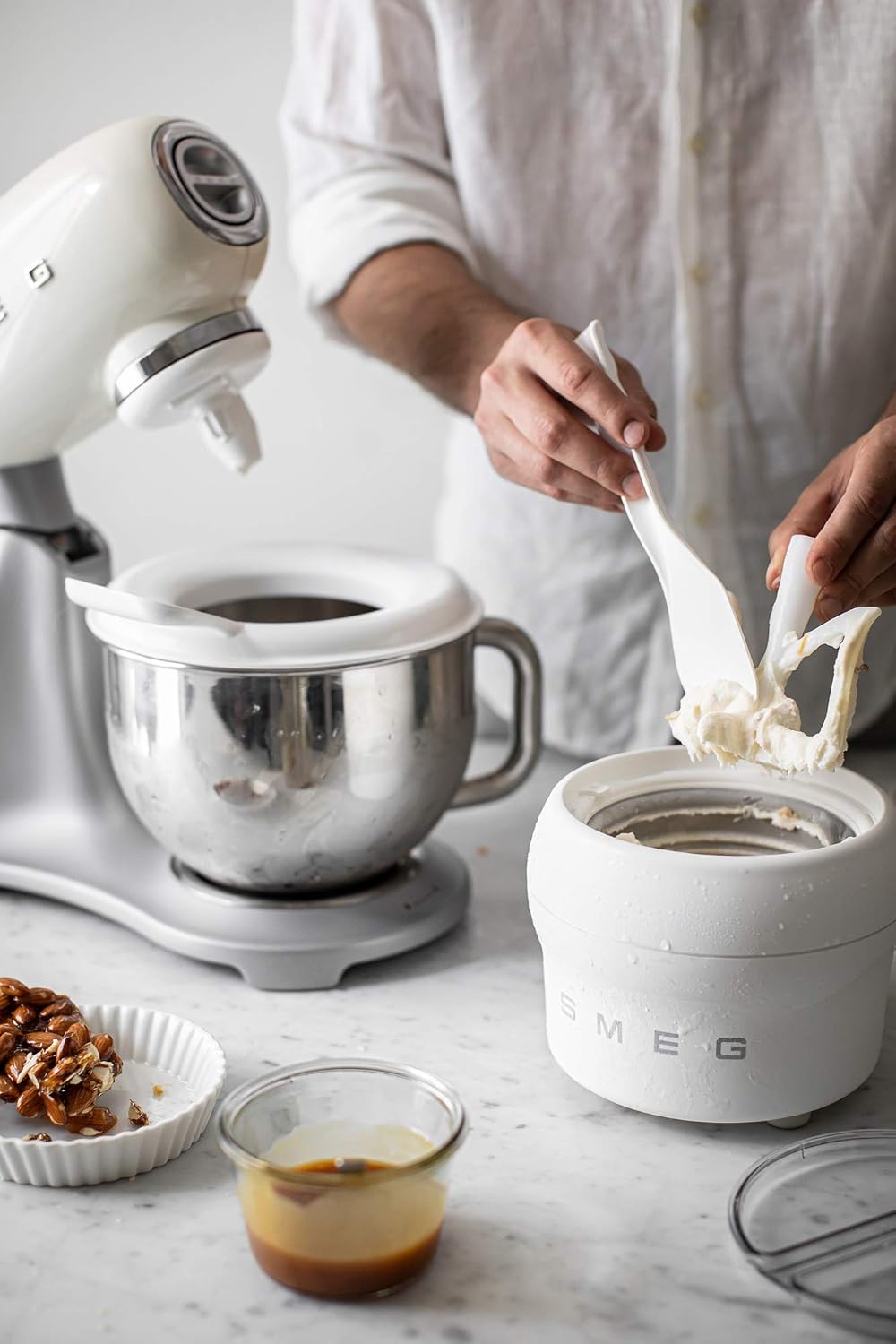 Smeg, SMF02CREU Küchenmaschine, 10 Geschwindigkeitsstufen, Planetenrührwerk, Sicherheitsabschaltung,