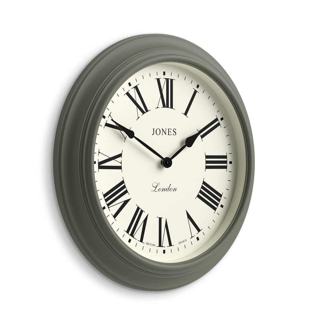 JONES CLOCKS® Supper Club wanduhr | Grosse Klassische runde Uhr | 40 cm | Spargelgrün | Römische Zif