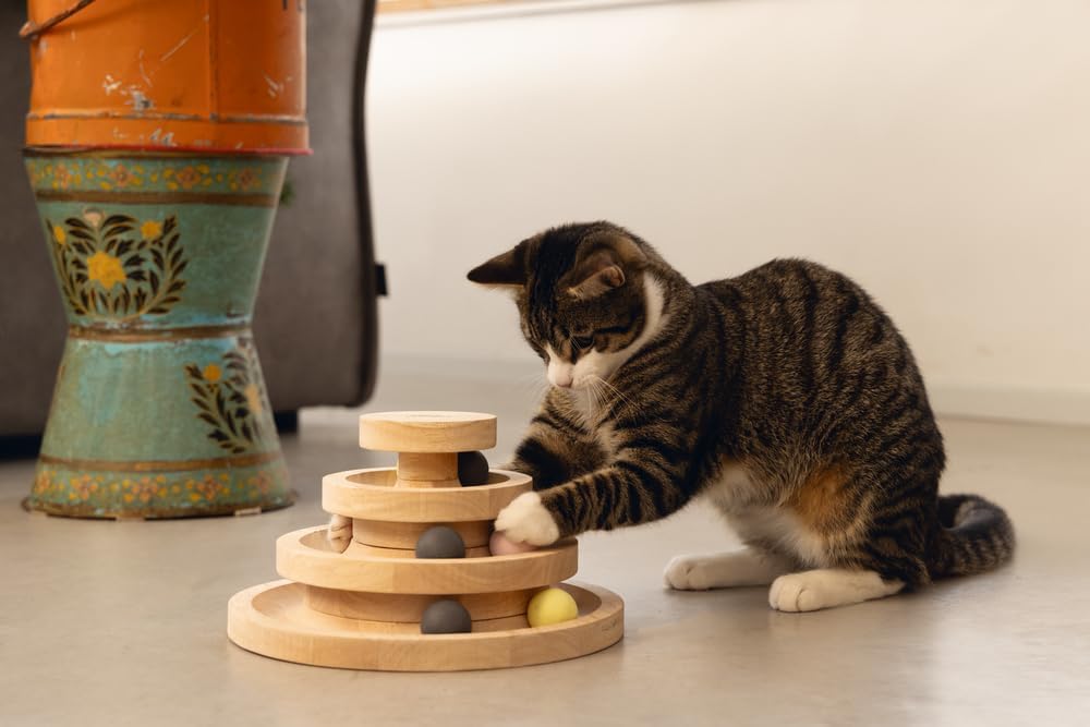 Designed by Lotte Spielturm Mia – Katzenspielzeug – Holz – Braun –