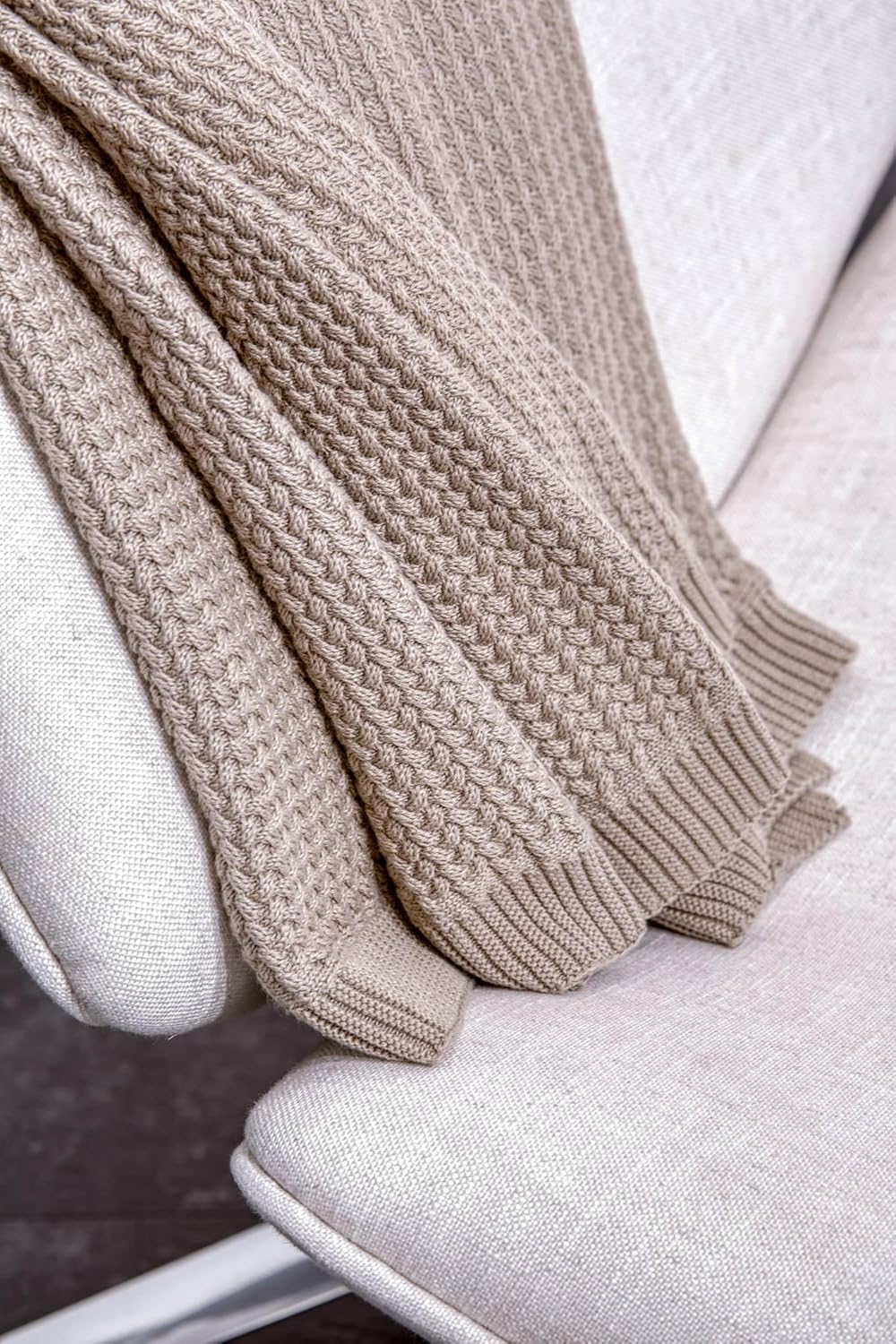 Wohndecke Jaron fein gestrickt, 150x200 cm, Antik Grau, 100% Baumwolle, Fischgrat-Optik, Antik Grau