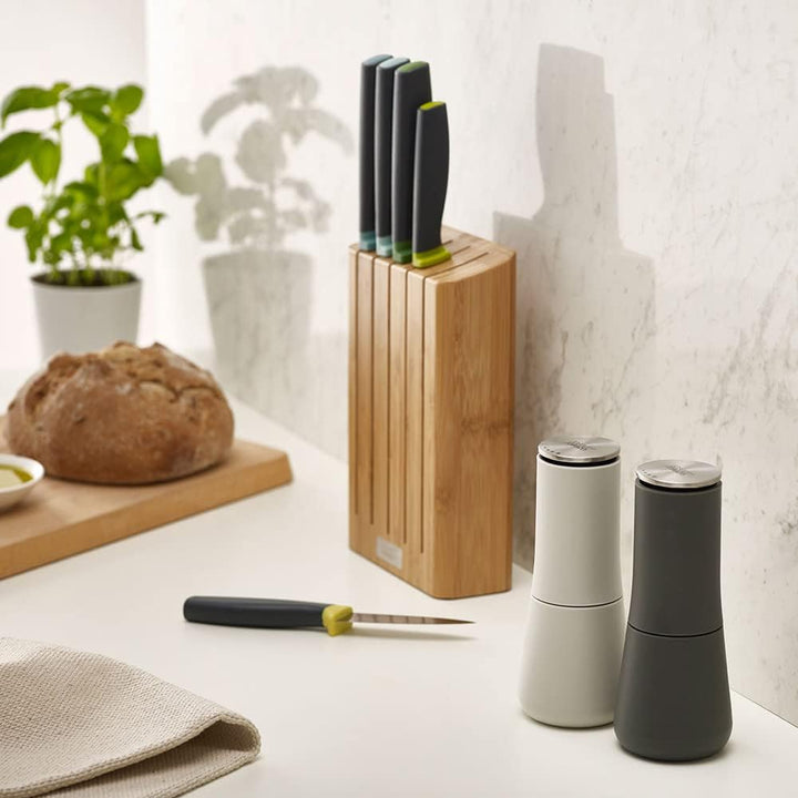 Joseph Joseph Milltop Krümelfreies Salz- und Pfeffermühlen-Set, 16,9cm, Grau- Weiss Grau Paar, Grau