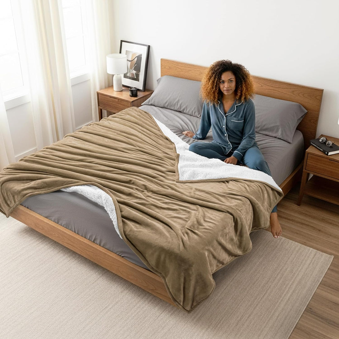 Utopia Bedding Kuscheldecke Warm Sherpa Wolldecke [Camel, 228x228 cm] Flauschig Sofaüberwurf Decke D