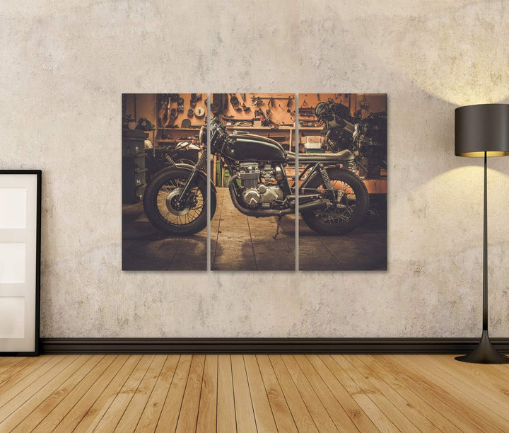 islandburner Bild auf Leinwand Cafe Racer Motorrad Im Vintage Stil In Einer Garage Bilder Wandbilder