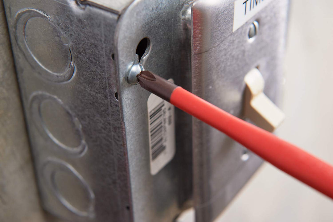 Kreuzschlitzschraubendreher Nr. 2. Für 1000 VAC und 1500 VDC zugelassen.