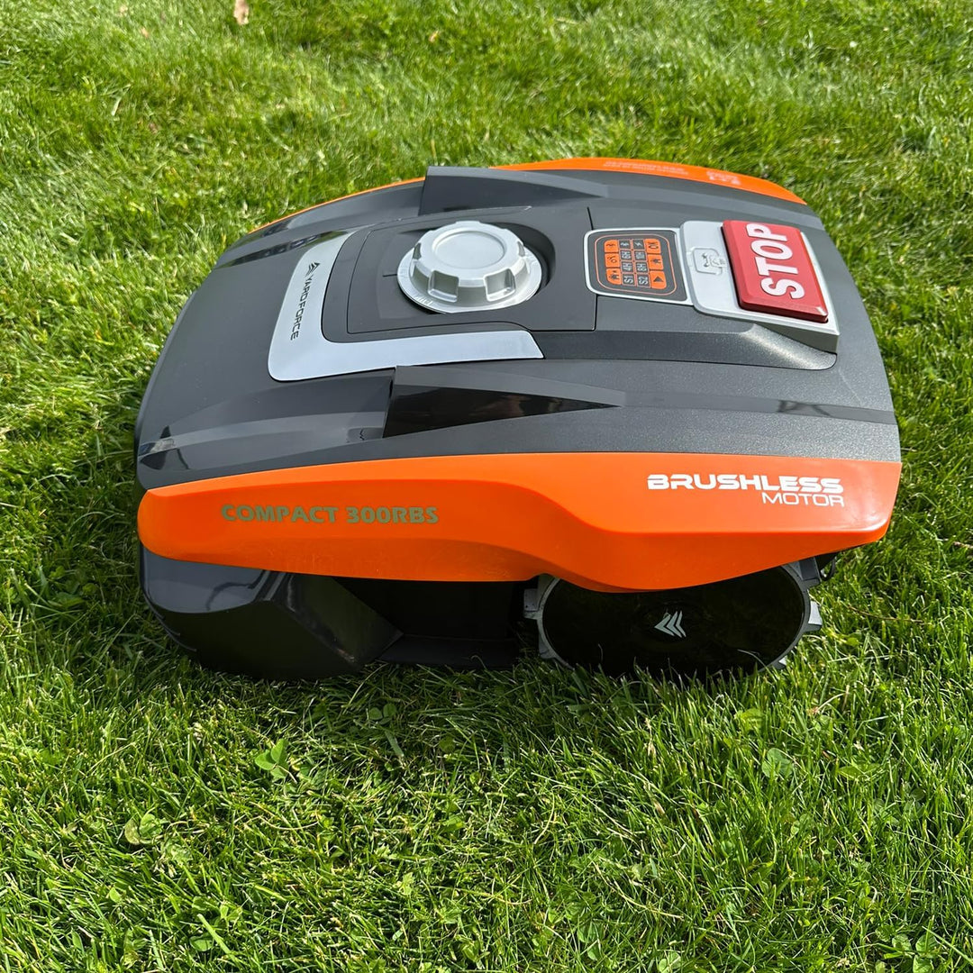 YARD FORCE Mähroboter Compact 300RBS - 300m² - leise - mit Garage