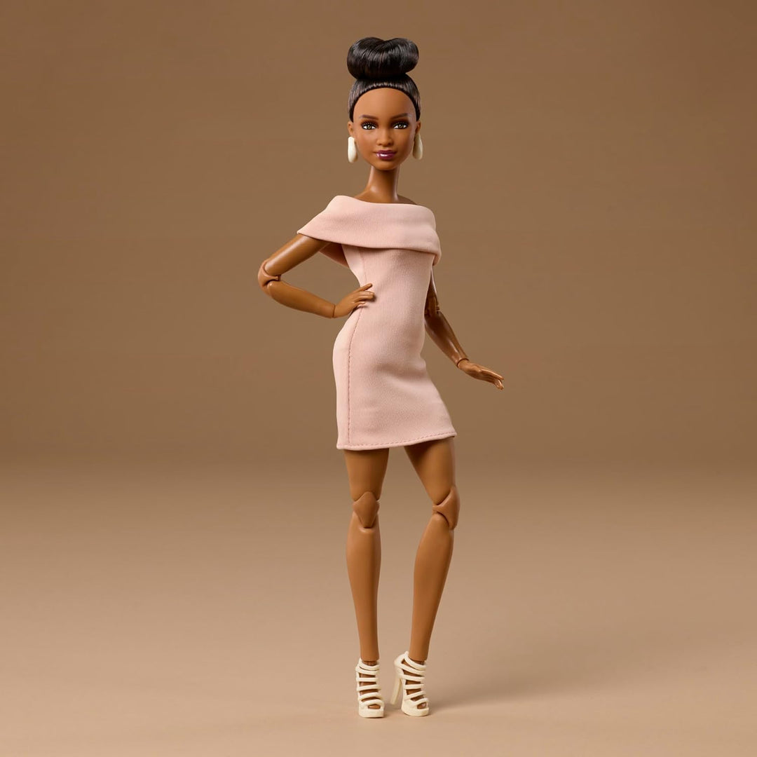 Barbie Basics Model Collector Fashion Doll 08 mit brünetten Haaren in einem braunen Kleid und Riemch
